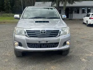 Toyota Hilux 2016 Silver