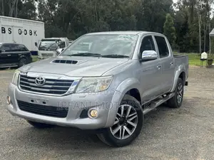 Toyota Hilux 2016 Silver