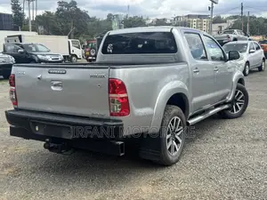 Toyota Hilux 2016 Silver