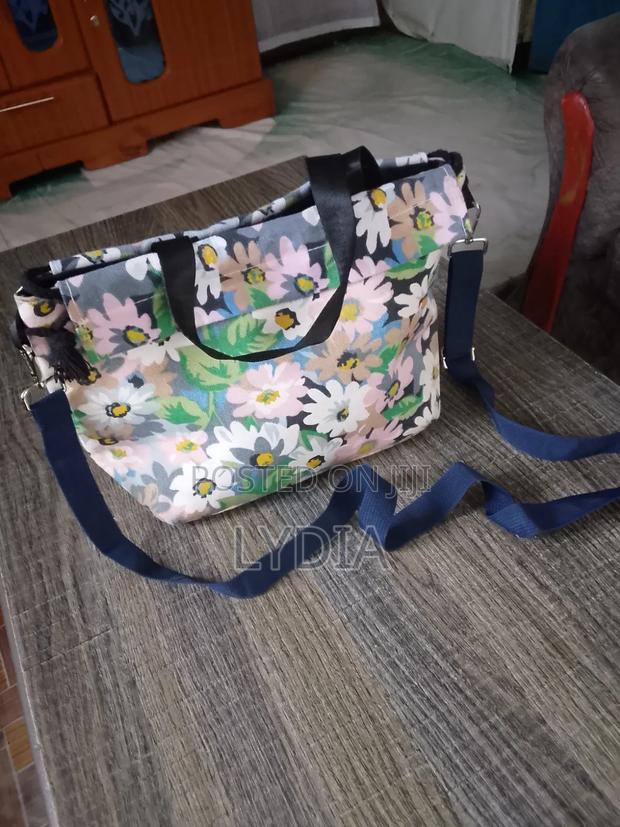 Fashionable Handbag - thumbnail 2