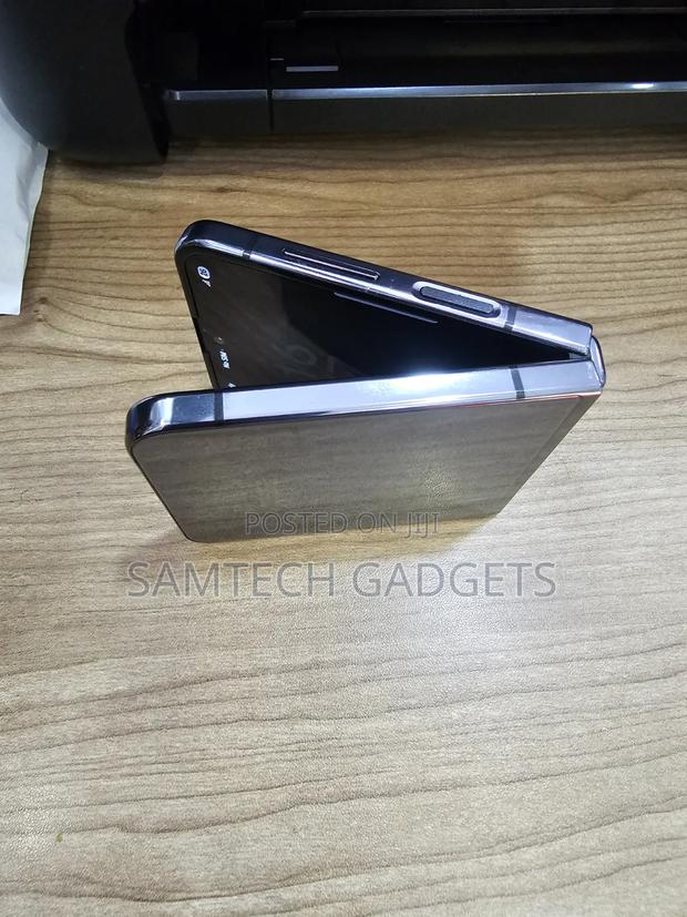 Samsung Galaxy Z Flip 5 256 GB Black - thumbnail 2