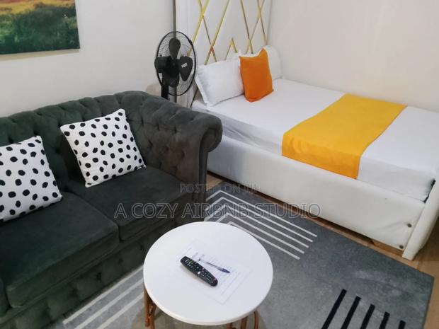 Chi Suites Airbnb Studio - thumbnail 3