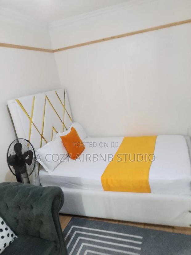 Chi Suites Airbnb Studio - thumbnail 4