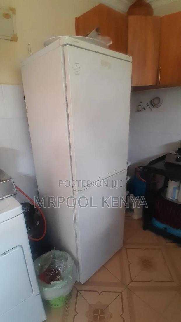 Ariston 200 Litres Fridge - thumbnail 2