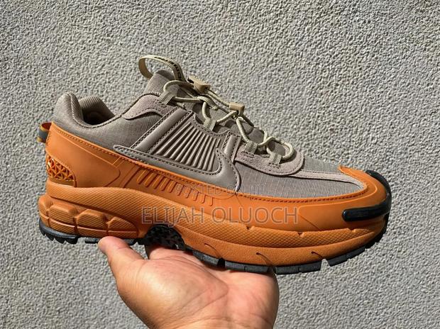 Nike Zoom Vomero Roam Sneaker, - thumbnail 2