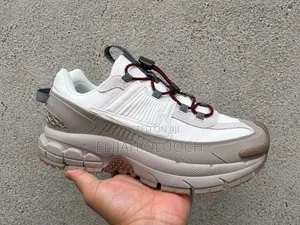 Nike Zoom Vomero Roam Sneaker,