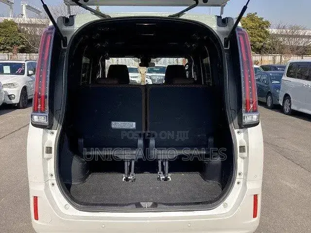 Toyota Voxy 2019 White