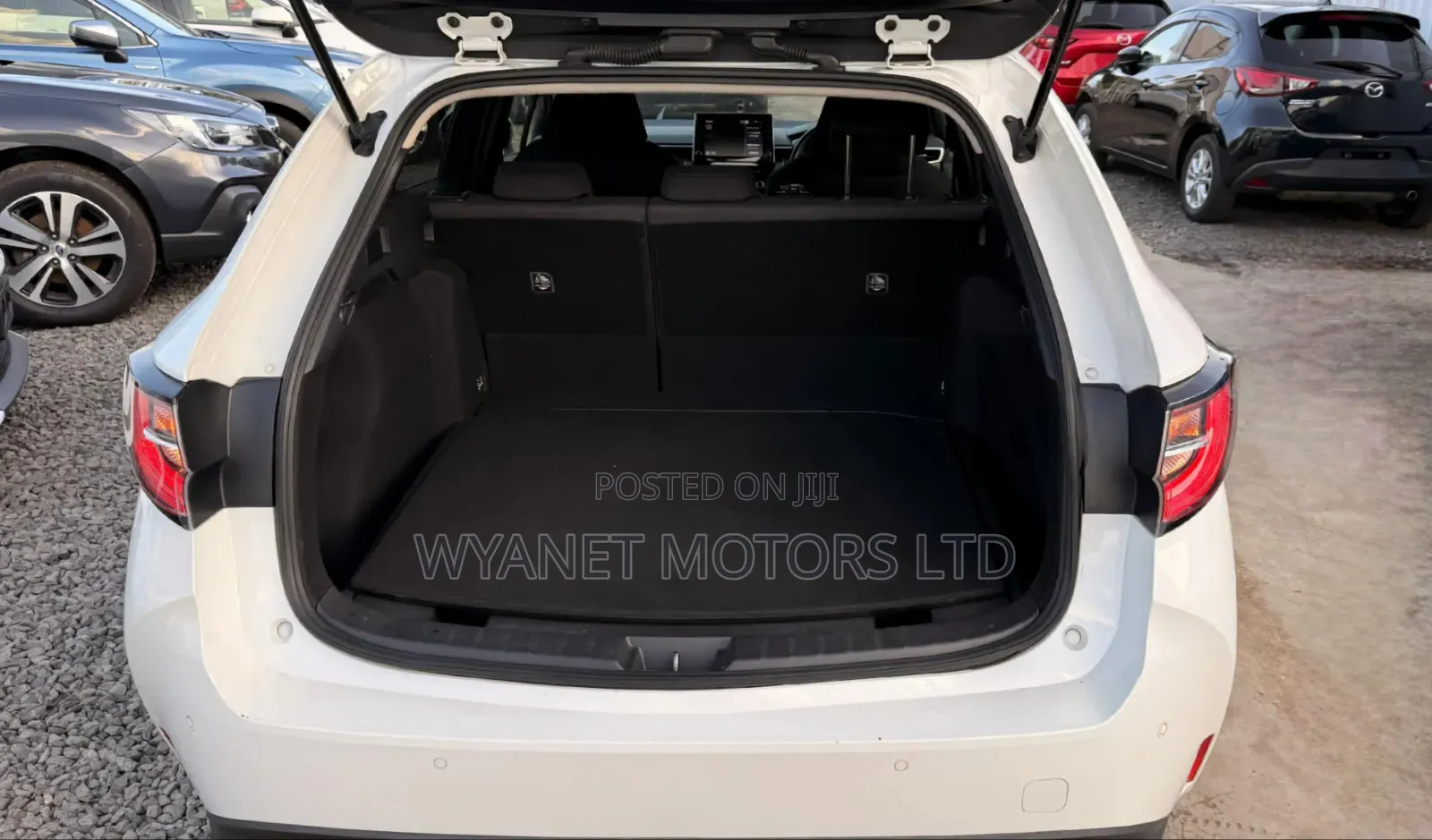 Toyota Corolla LE Eco (1.8L 4cyl 2A) 2019 White