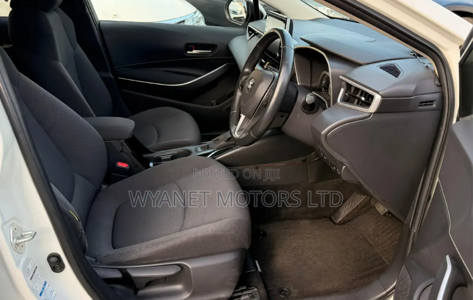 Toyota Corolla LE Eco (1.8L 4cyl 2A) 2019 White
