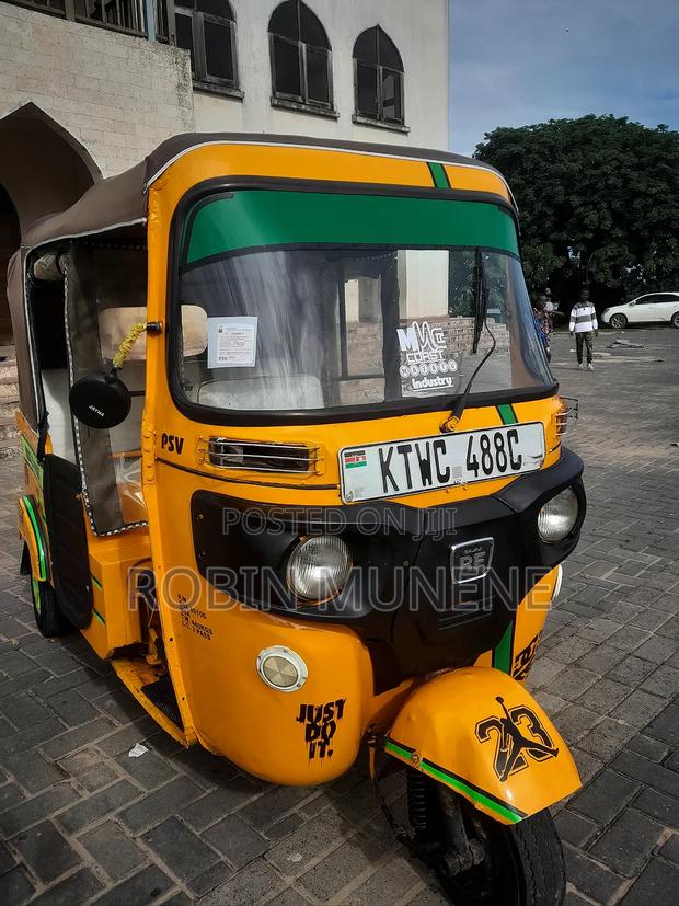 Bajaj RE 2023 Yellow - thumbnail 3
