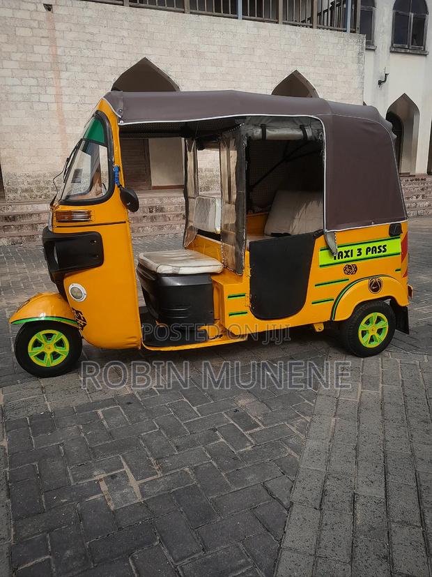 Bajaj RE 2023 Yellow - thumbnail 5