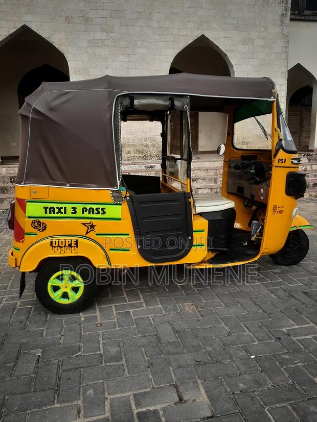 Bajaj RE 2023 Yellow - thumbnail 6