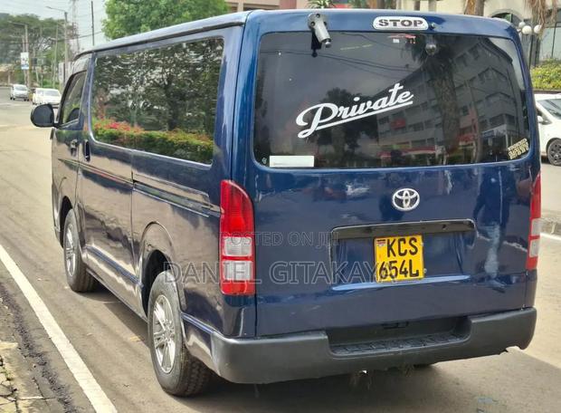 Toyota HiAce 2012 Blue