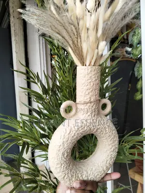 Donut Decorative Ceramic Vase With Bead Garland