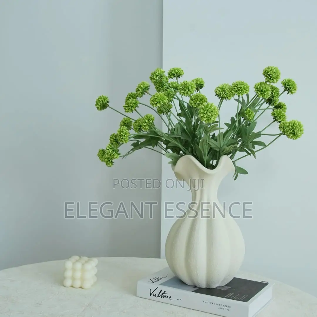 French High-End Retro Art Decoration White Petal Shaped Ceramic Vase