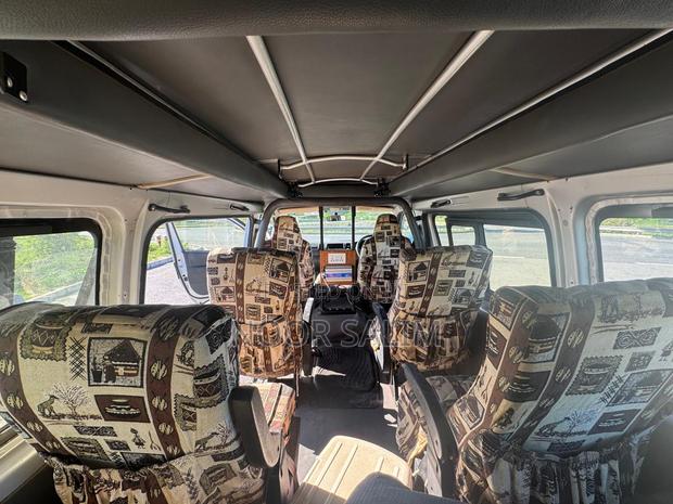 Toyota HiAce 2015 Silver - thumbnail 5