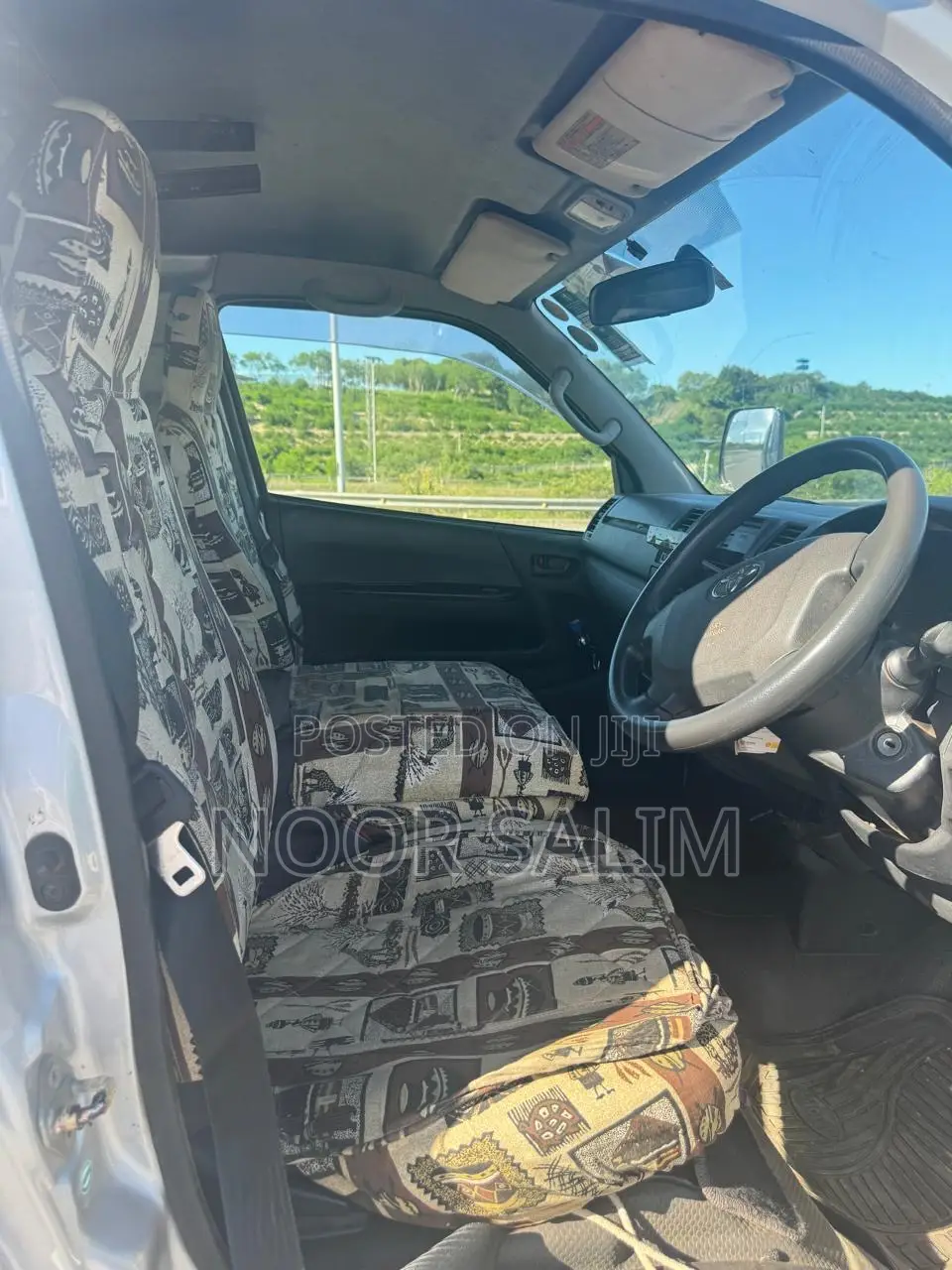 Toyota HiAce 2015 Silver