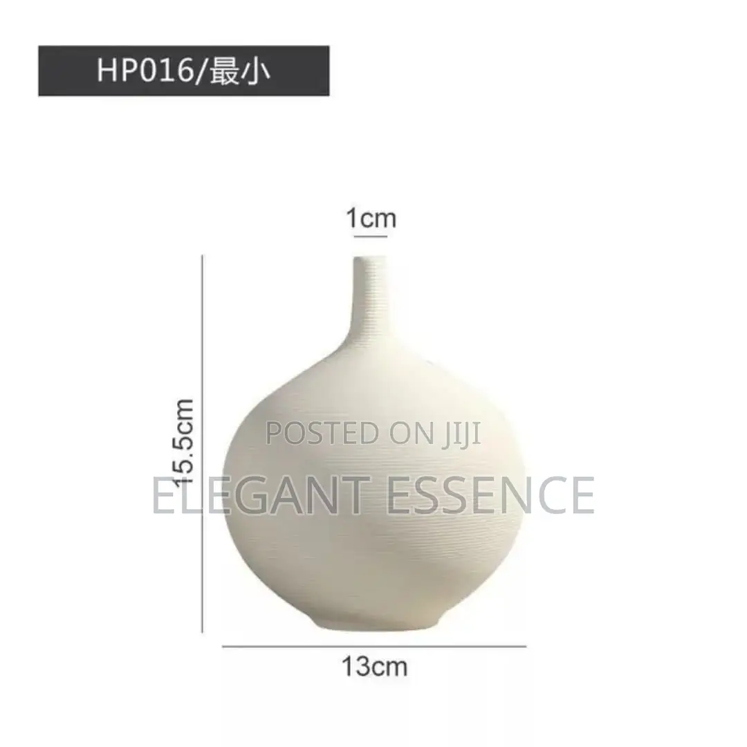 Minimalist in Style Decoration Round Shape Porcelain Flower Vase