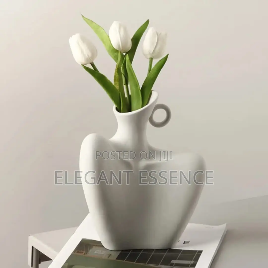 *Collarbone Statement Vase*