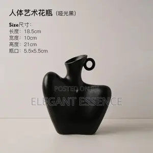 *Collarbone Statement Vase*