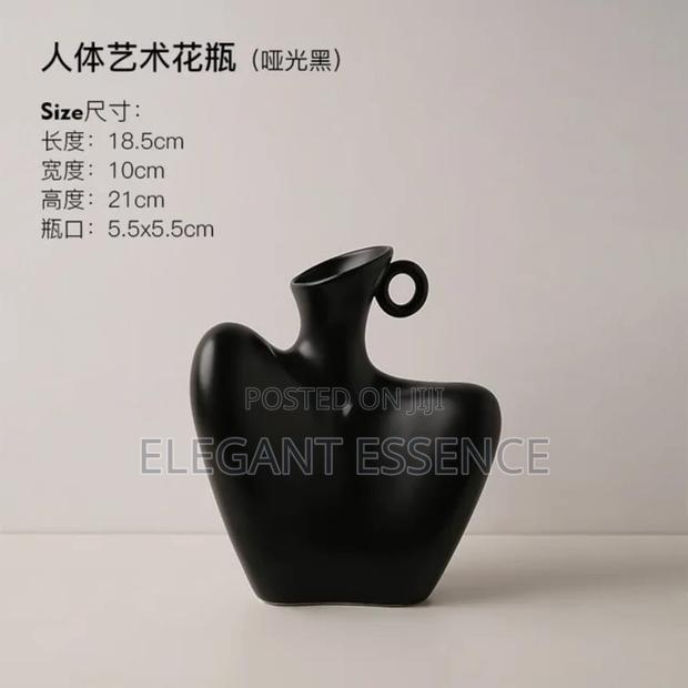 *Collarbone Statement Vase* - thumbnail 4