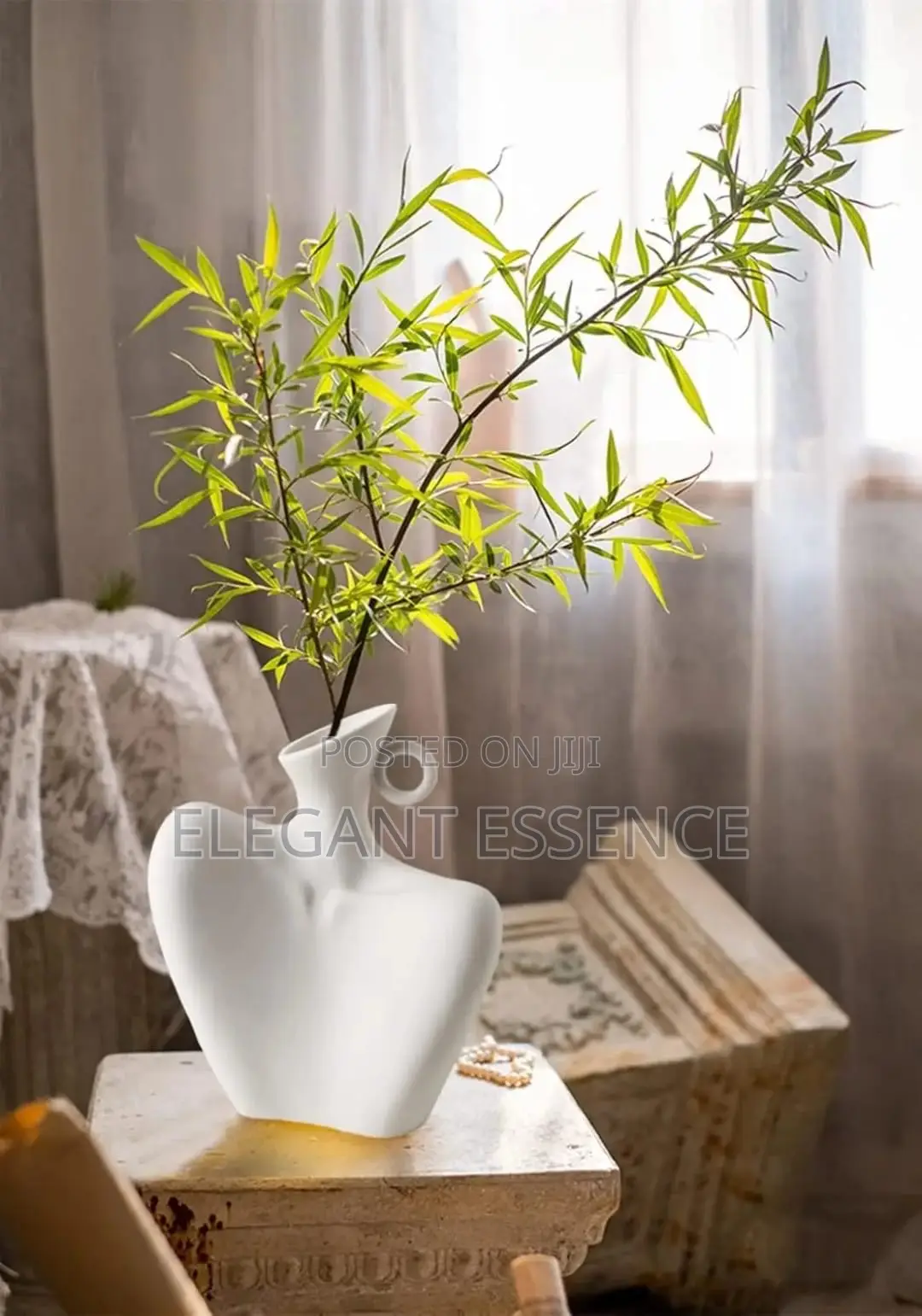 *Collarbone Statement Vase*