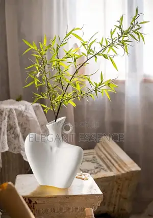 *Collarbone Statement Vase*