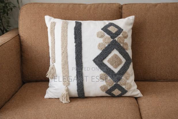 *Scandinavian Boho Style Throw Pillow With Tassel* - thumbnail 2