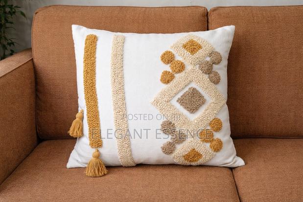 *Scandinavian Boho Style Throw Pillow With Tassel* - thumbnail 3