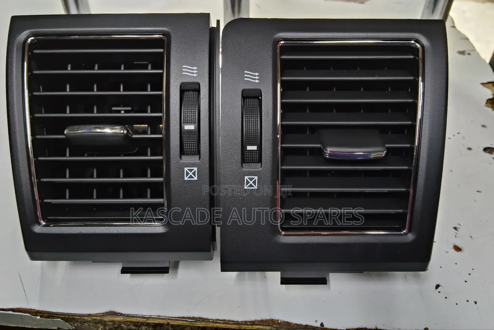 Land Cruiser V8 200 Series Dashboard Vents