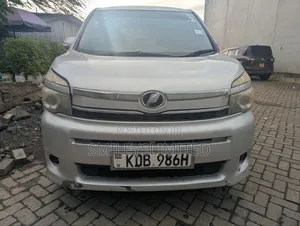Toyota Voxy 2012 Silver