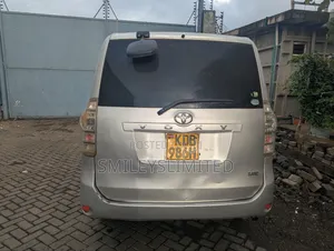Toyota Voxy 2012 Silver
