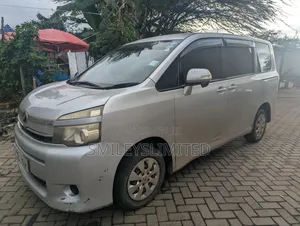 Toyota Voxy 2012 Silver