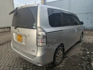 Toyota Voxy 2012 Silver