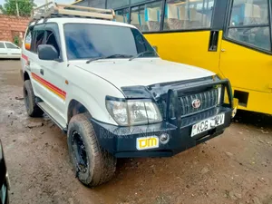 Toyota Land Cruiser 90 2002 White