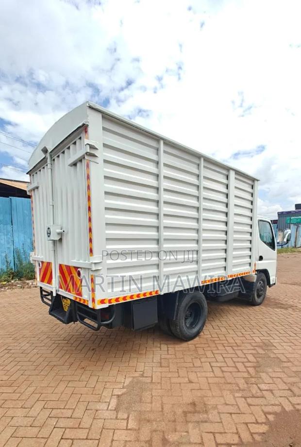Mitsubishi Fuso Canter - thumbnail 2