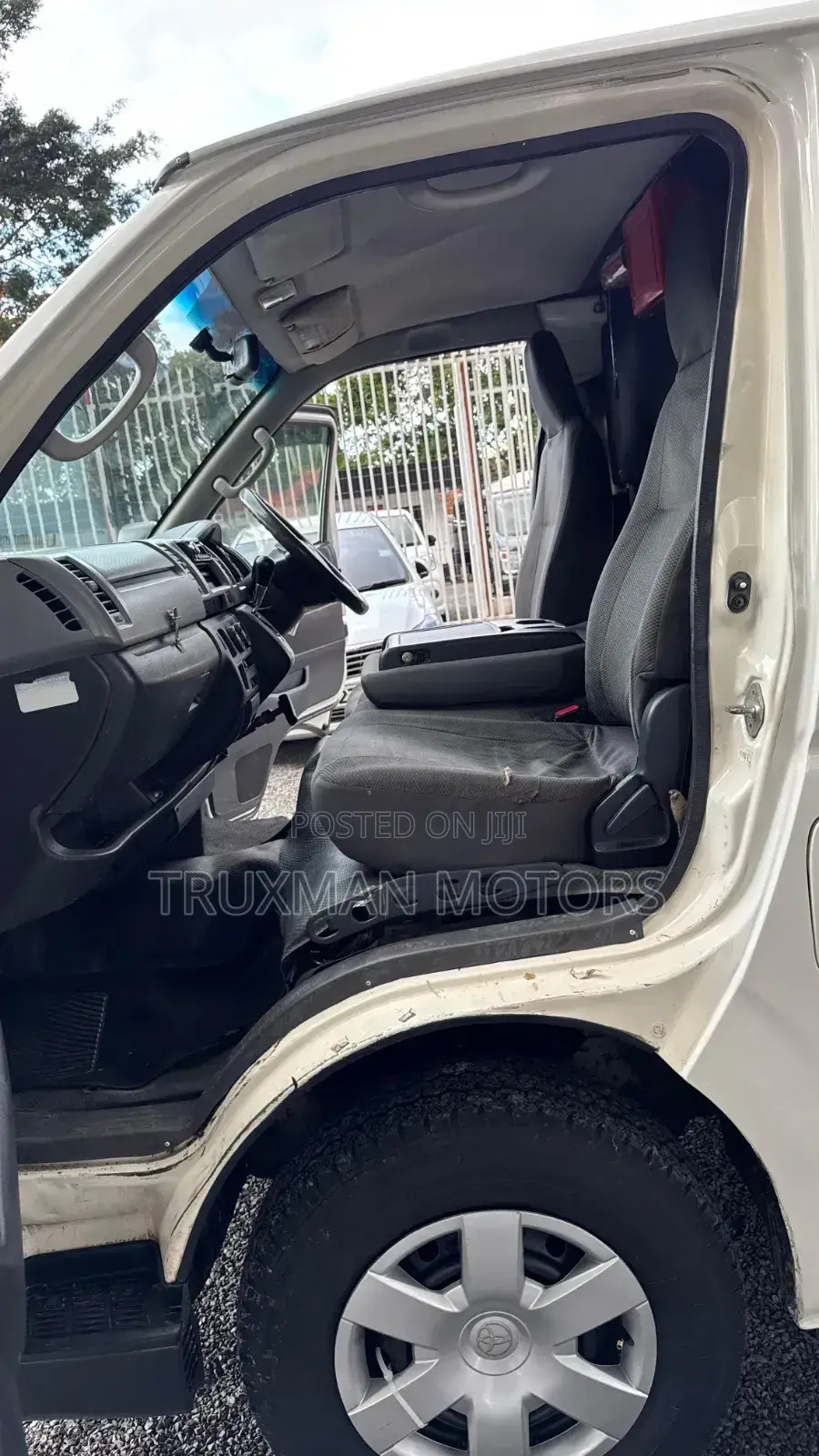 Toyota HiAce 2014 White