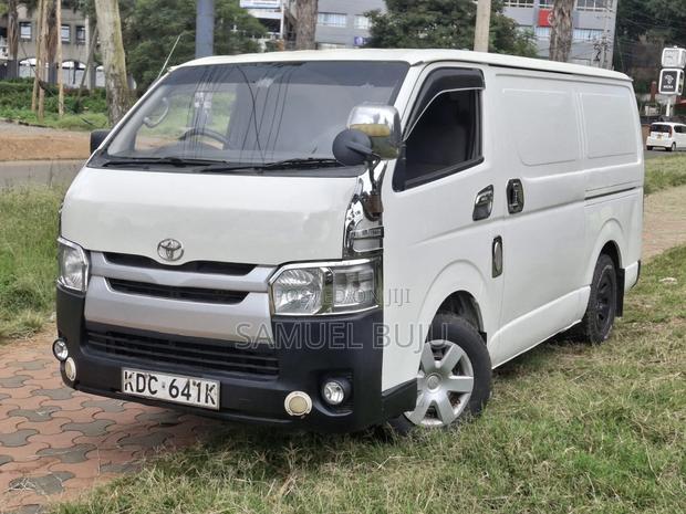 Toyota HiAce 2014 White - thumbnail 3