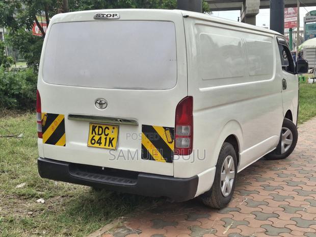 Toyota HiAce 2014 White - thumbnail 4