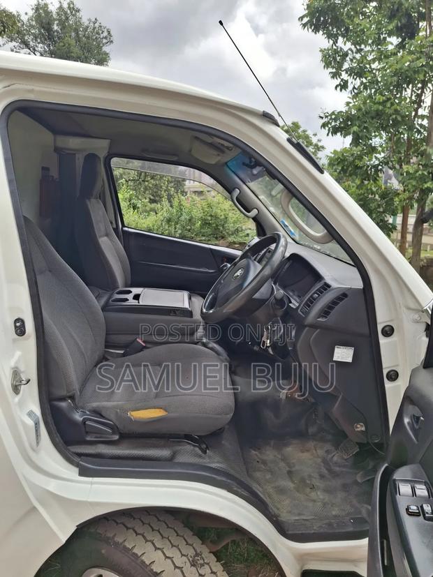 Toyota HiAce 2014 White - thumbnail 8