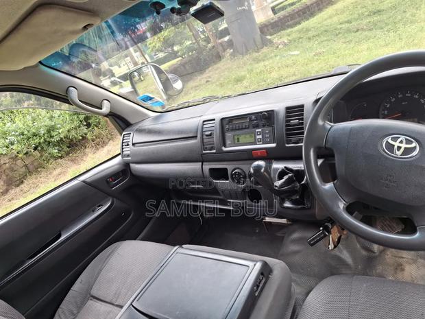 Toyota HiAce 2014 White - thumbnail 9
