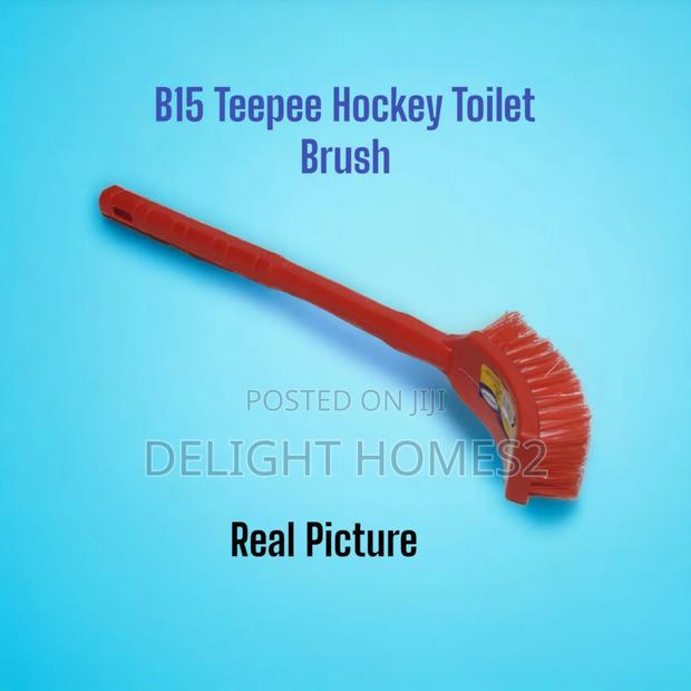 Teepee Hockey Toilet Brush_b