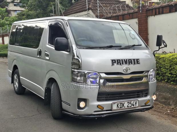 Toyota HiAce 2016 Silver - thumbnail 2