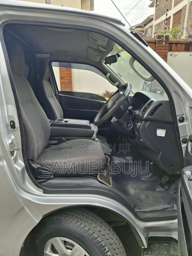 Toyota HiAce 2016 Silver - thumbnail 3