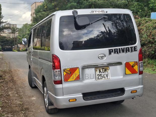Toyota HiAce 2016 Silver - thumbnail 4