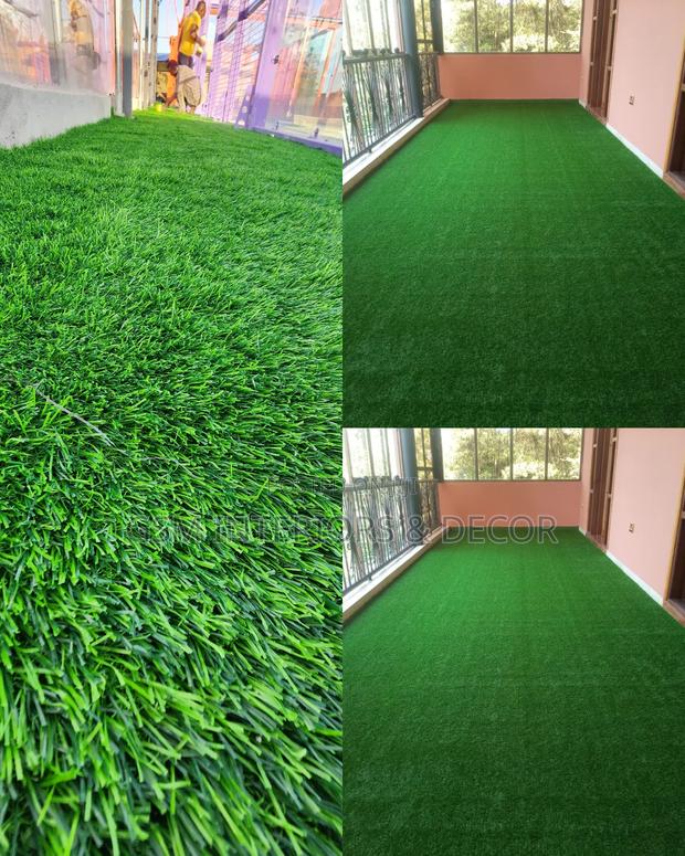 Artificial Green Grass Carpets in Triads - main view
