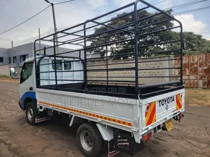 Toyota Dyna 2014 White