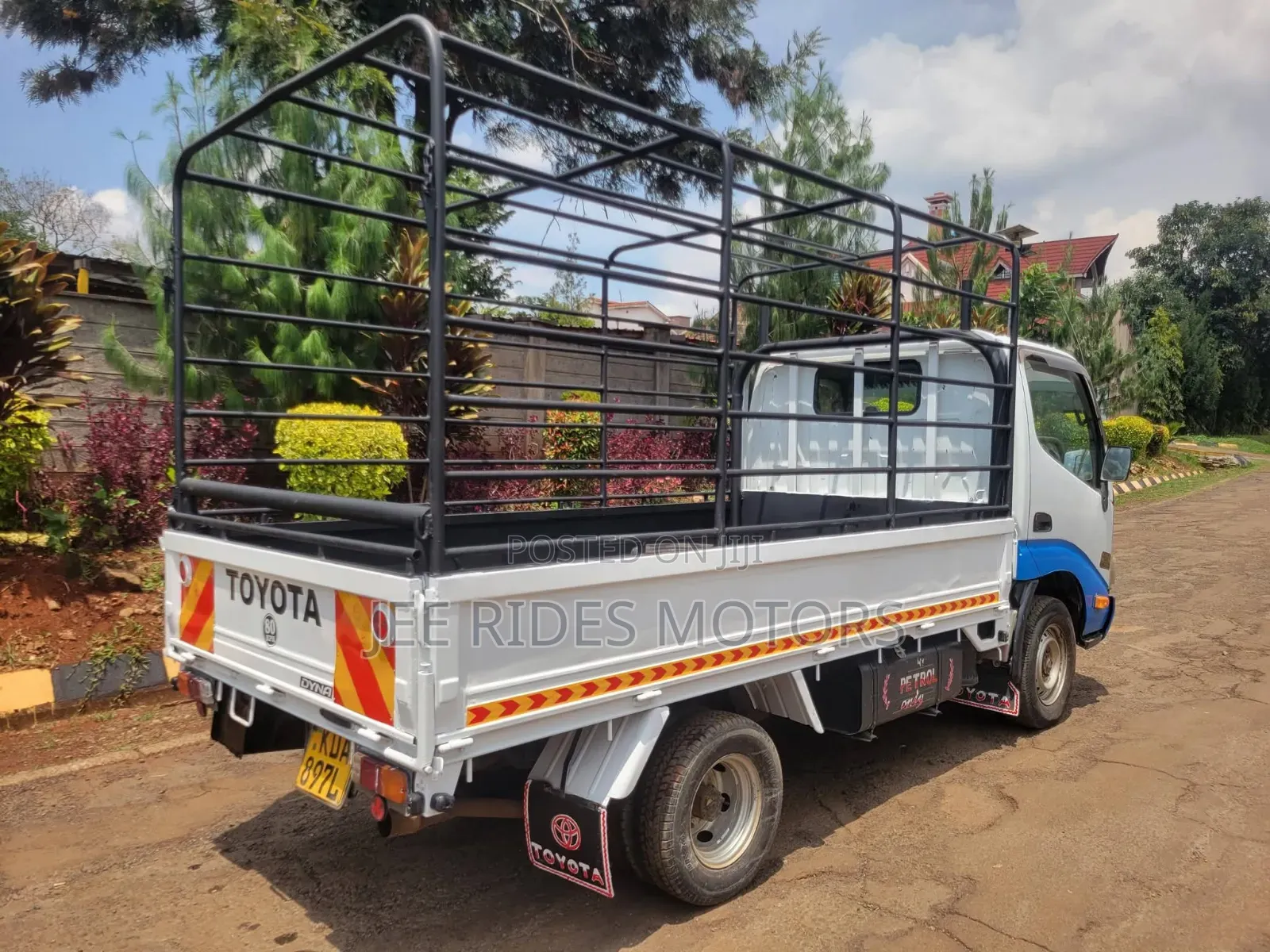 Toyota Dyna 2014 White