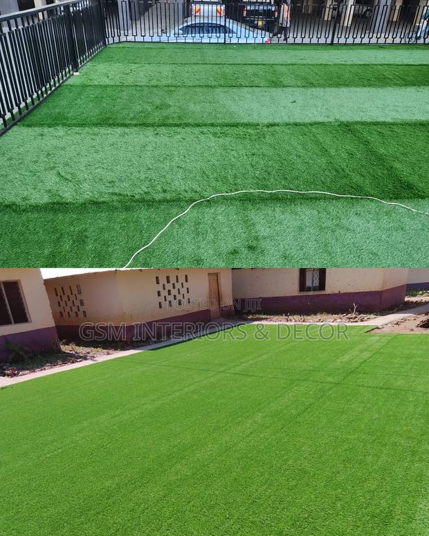 Artificial Green Grass Carpets in Plafield Installation