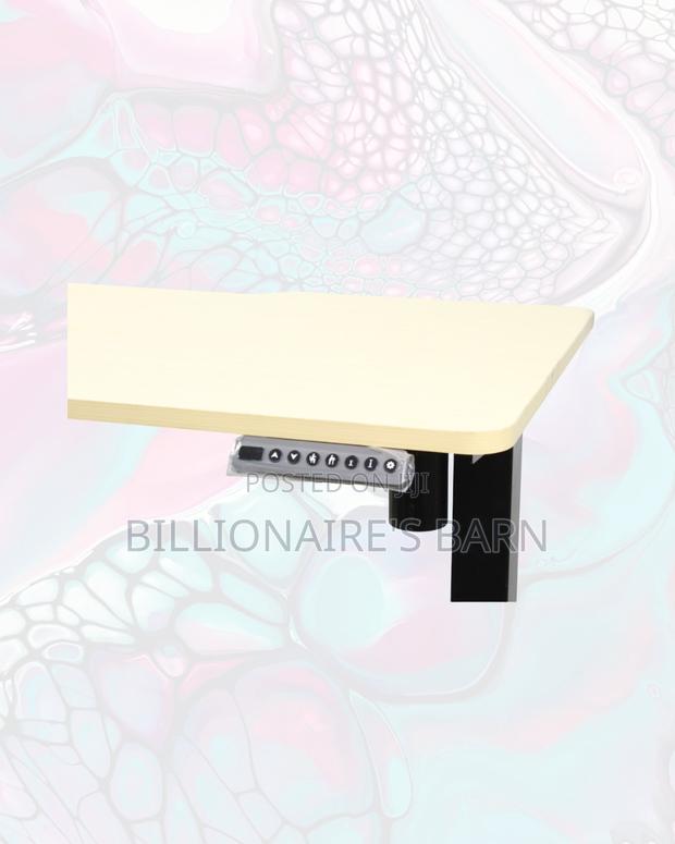 Modernize Your Office Using a Desk Clean Cable-Friendly Workspace - thumbnail 3